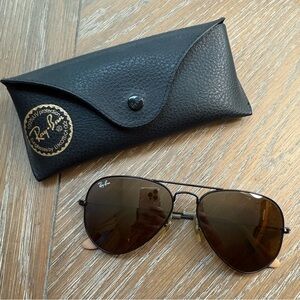 AUTHENTIC Ray-Ban Aviator Sunglasses with Case